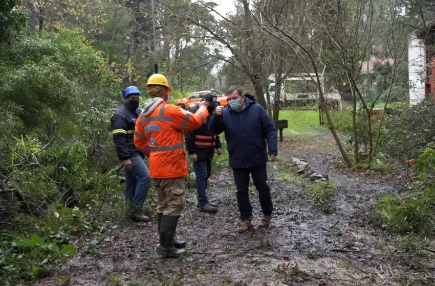Evacuaron a una familia por el temporal