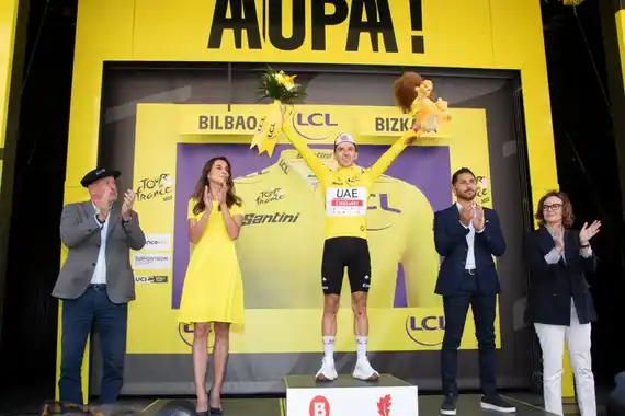 Adam Yates ganó el duelo de gemelos en el arranque