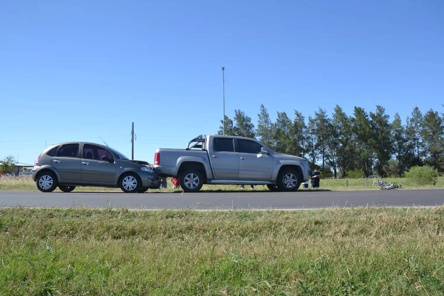 Triple choque en el acceso Jeannot Sueyro: una joven ciclista fue hospitalizada