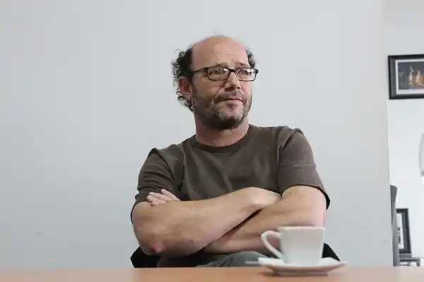 “No reniego de las nuevas herramientas; a mí me gusta escribir, esencialmente”