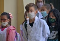 Desde hoy no será obligatorio el uso del barbijo en escuelas, trabajos y espacios recreativos