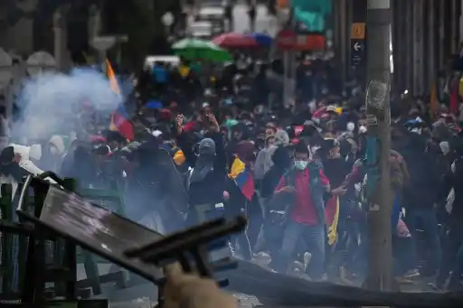 Grupos violentos atacan sede del canal RCN y NTN24