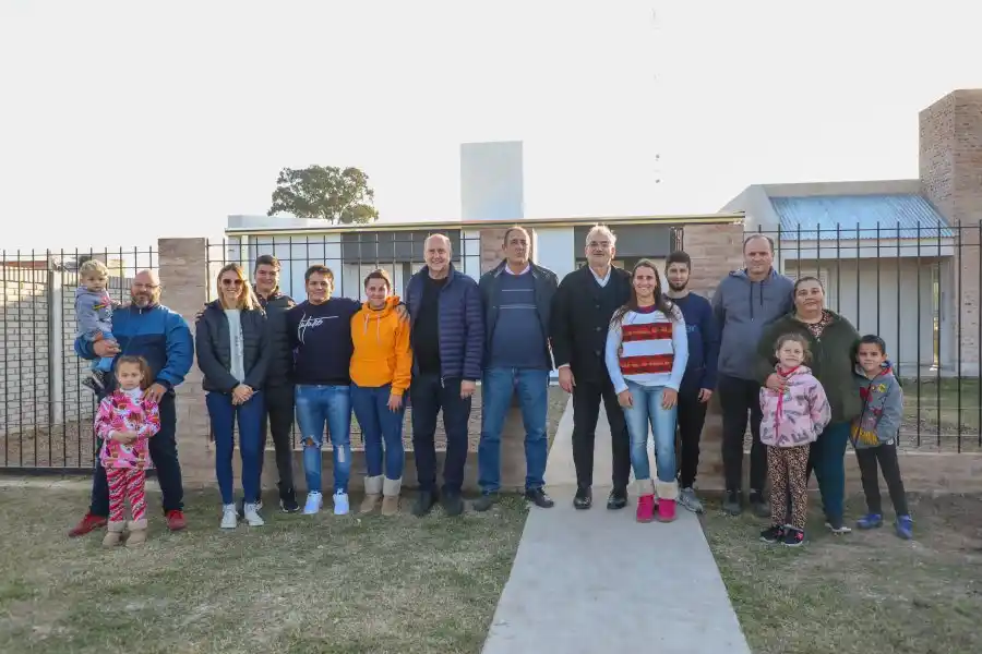 Perotti recorrió  viviendas que se ejecutan a través del Programa Lote Propio