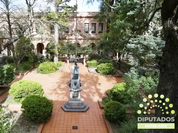 Diputados realizará una sesión especial en el Colegio Superior del Uruguay