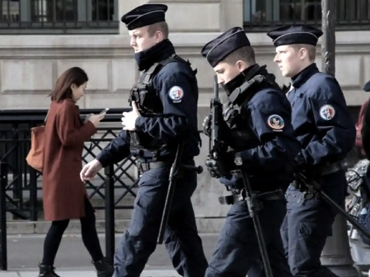 Francia pone fin al uso obligatorio del barbijo al aire libre y el domingo levanta el toque de queda