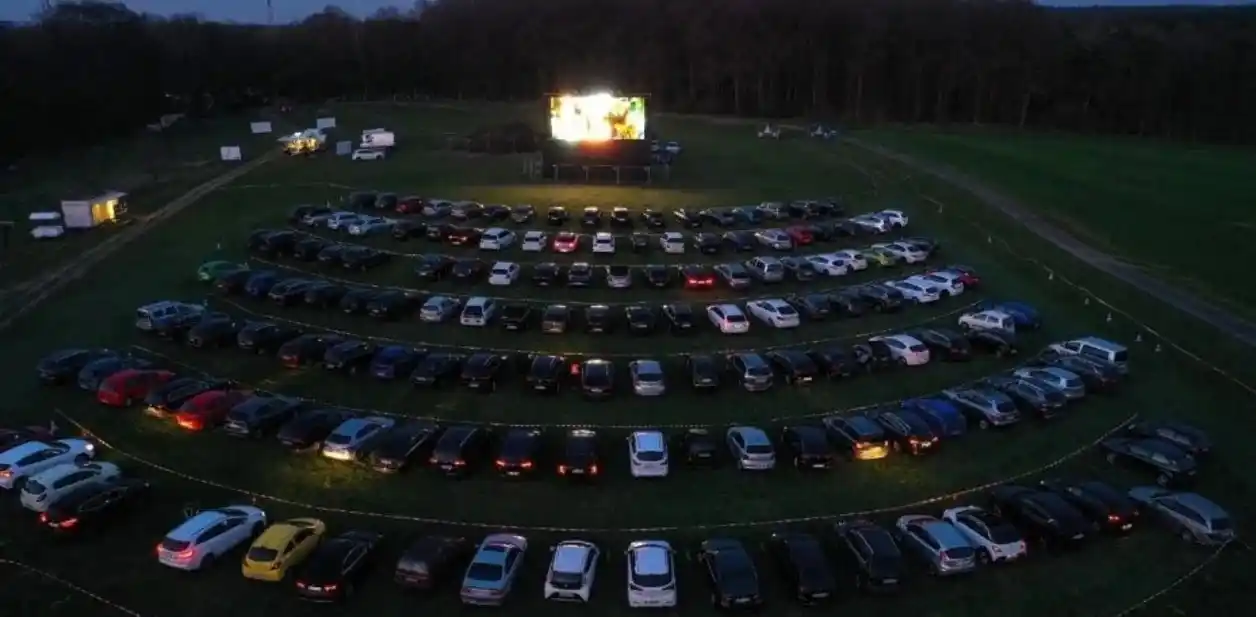 Un pueblo santafesino transformó un basural en un predio para autocine