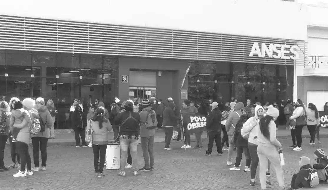 "Vayan a trabajar, manga de vagos"