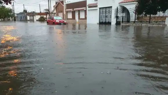 En Coronel Dorrego ya asistieron a 240 familias y repartieron más de 400 colchones para los damnificados por el temporal