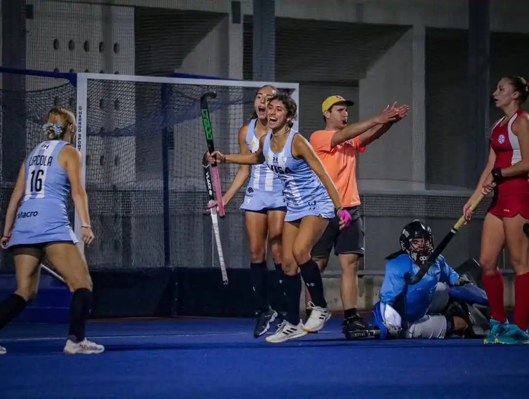 La Selección Argentina Sub-16 de hockey con Delfina Hernández ganó dos partidos en Chile