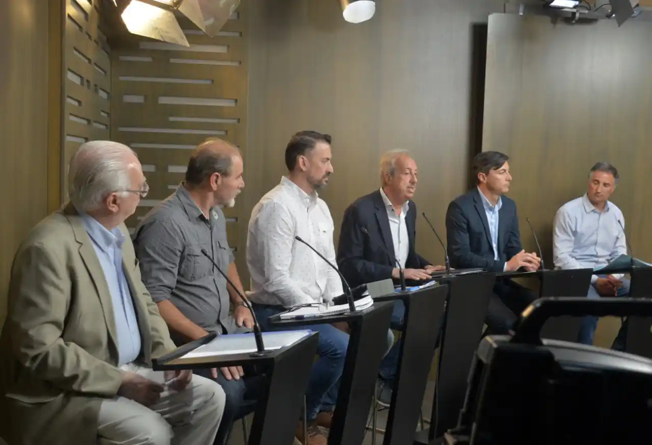 Los candidatos a concejales debatieron y hubo momentos tensos cuando hablaron sobre vivienda y IOMA