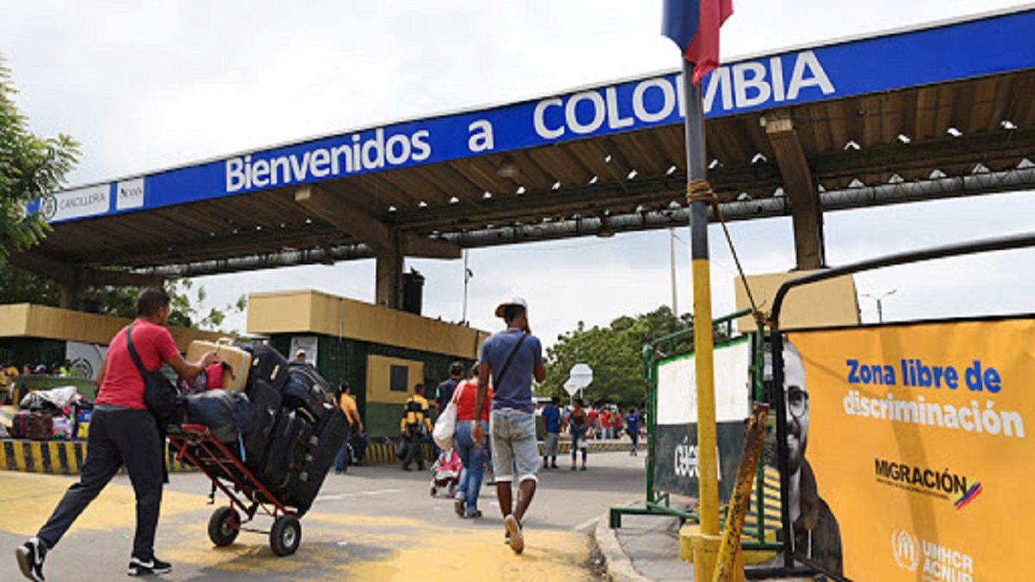 ¡QUIEREN ACABAR CON LAS TROCHAS! Colombia simplifica requisitos para el tránsito fronterizo