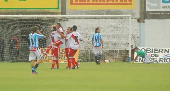 Juventud volvió a perder de local y cerró un año exitoso con un trago amargo 