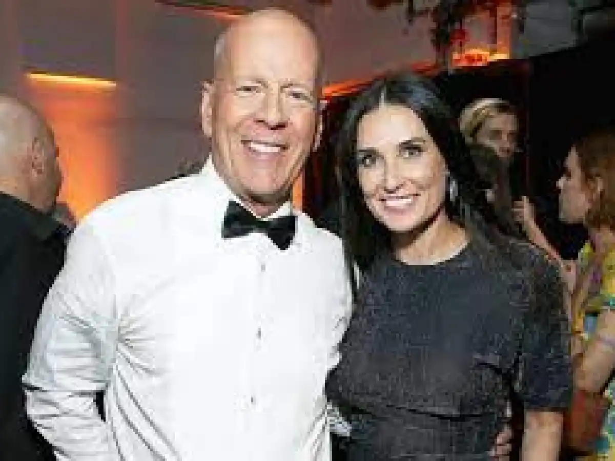 Demi Moore se mudó con su ex Bruce Willis para cuidarlo tras el diagnóstico de demencia