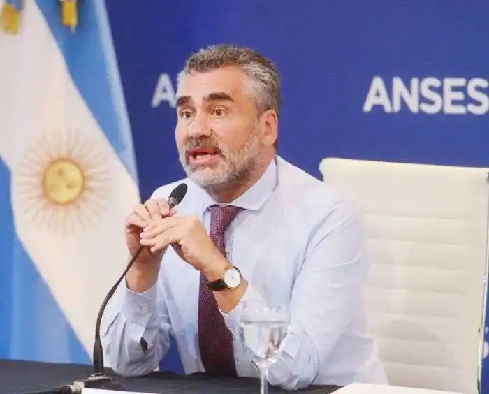 �SPedimos disculpas, eviten ir al banco los que puedan usar canales electrónicos⬝