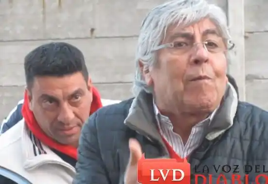 El cruce de Moyano con hinchas de Independiente a la salida del estadio