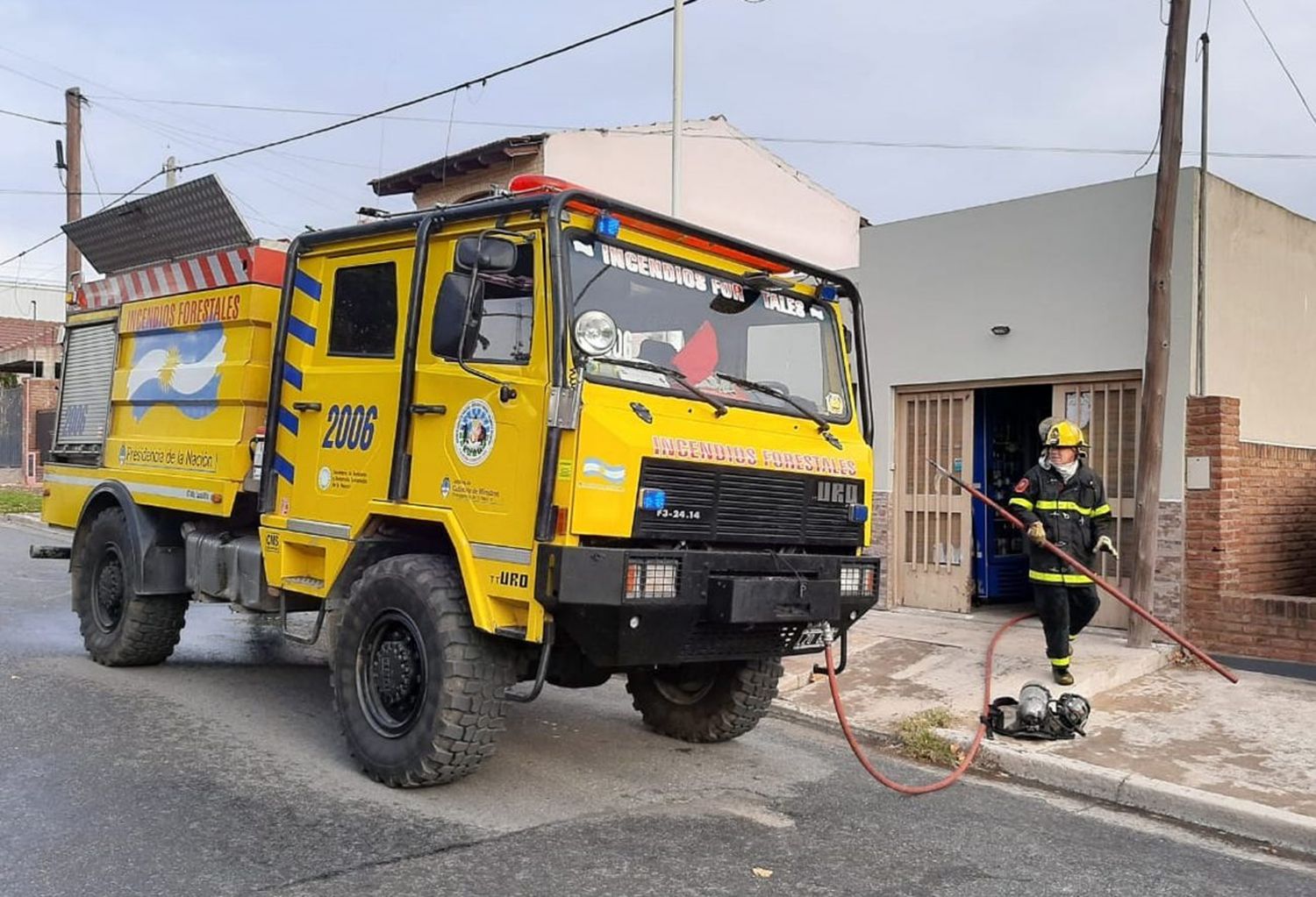 Un galpón se incendió en Costa Rica al 400