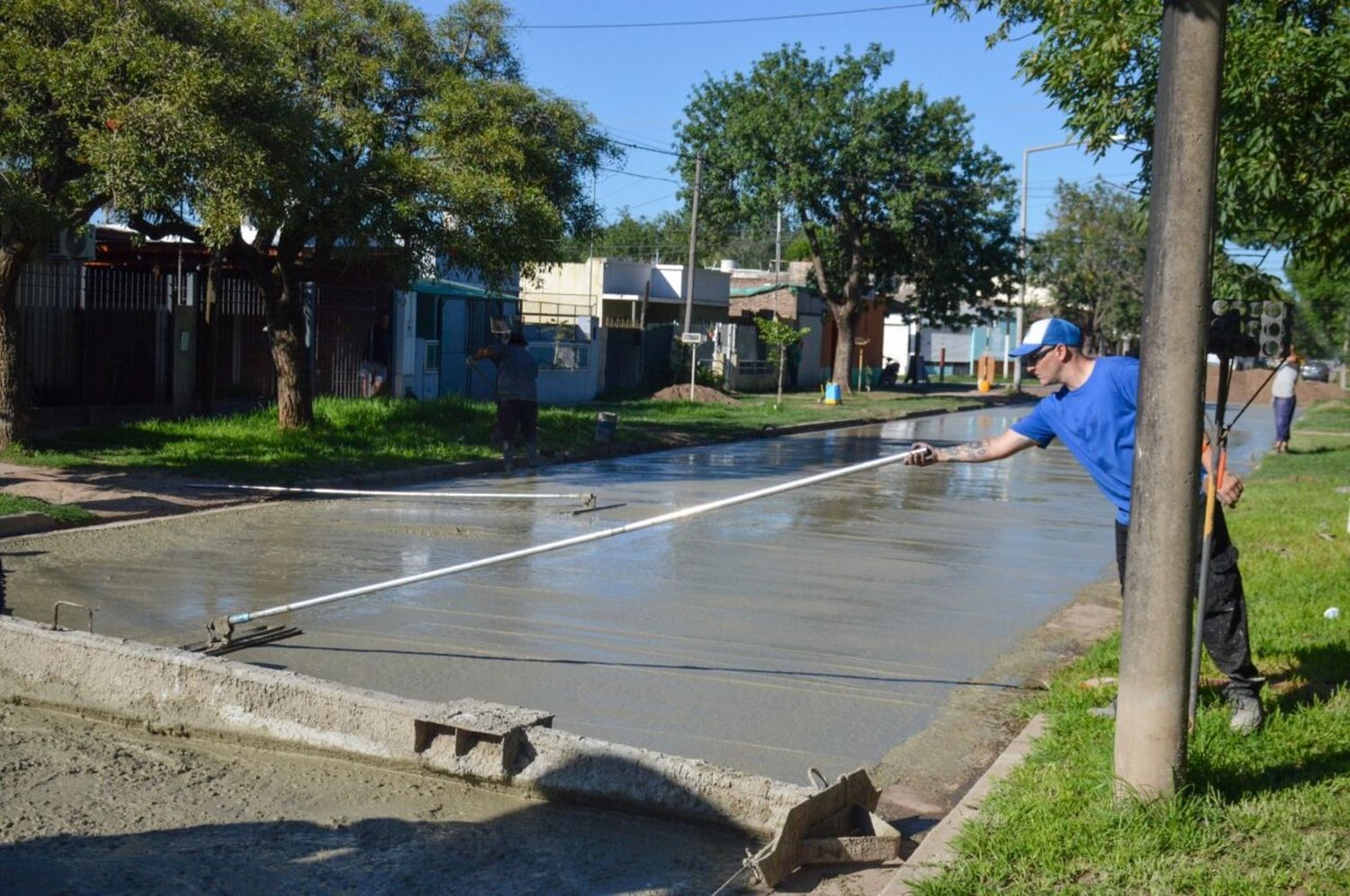 El gobierno municipal suma una nueva cuadra de pavimento a la ciudad