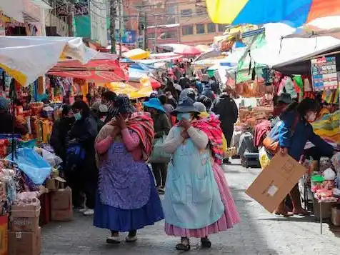 Las ciudades bolivianas reciben la visita de miles de argentinos que buscan precios más convenientes.