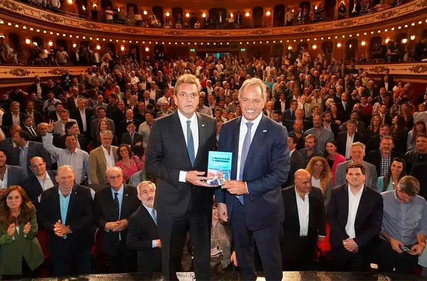Con el objetivo de llegar a segunda vuelta, Massa sale a buscar los votos al interior