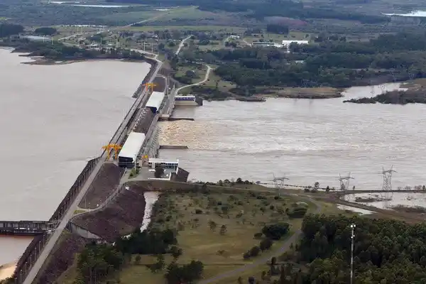 Coordinan acciones con municipios por la fuerte crecida del río Uruguay