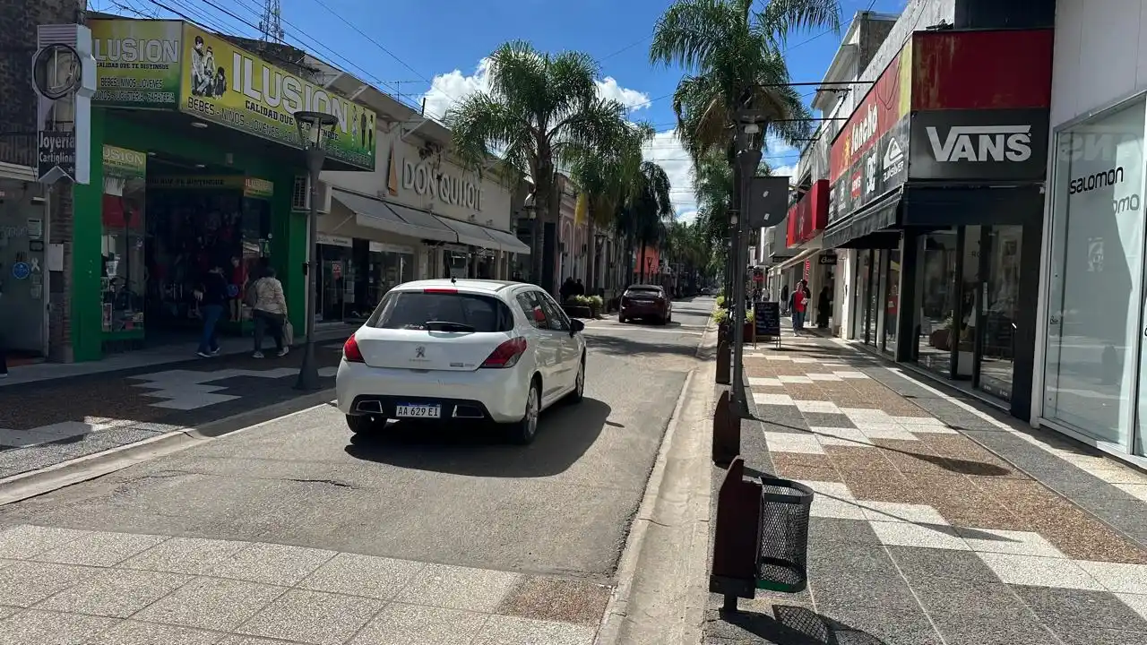 El consumo sigue en caída libre: La indumentaria y la gastronomía son los rubros más afectados