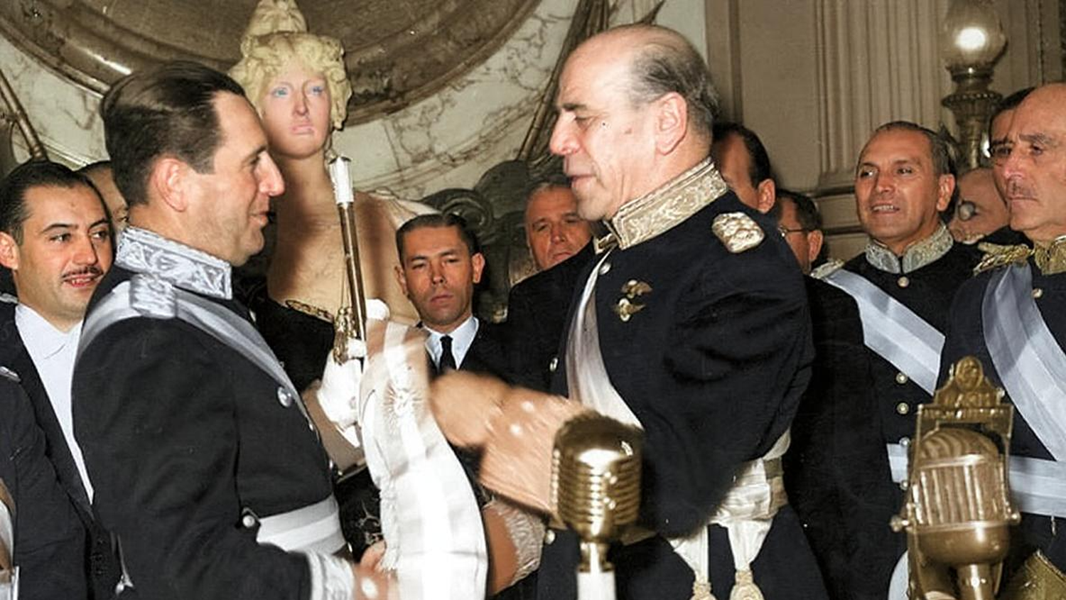 Perón asume su primera presidencia