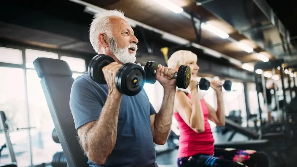 Hacer ejercicio entre los 45 y 65 años puede ayudar a prevenir el alzhéimer