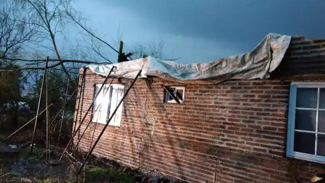 La tormenta castigó al Dunat con la voladura de dos techos  