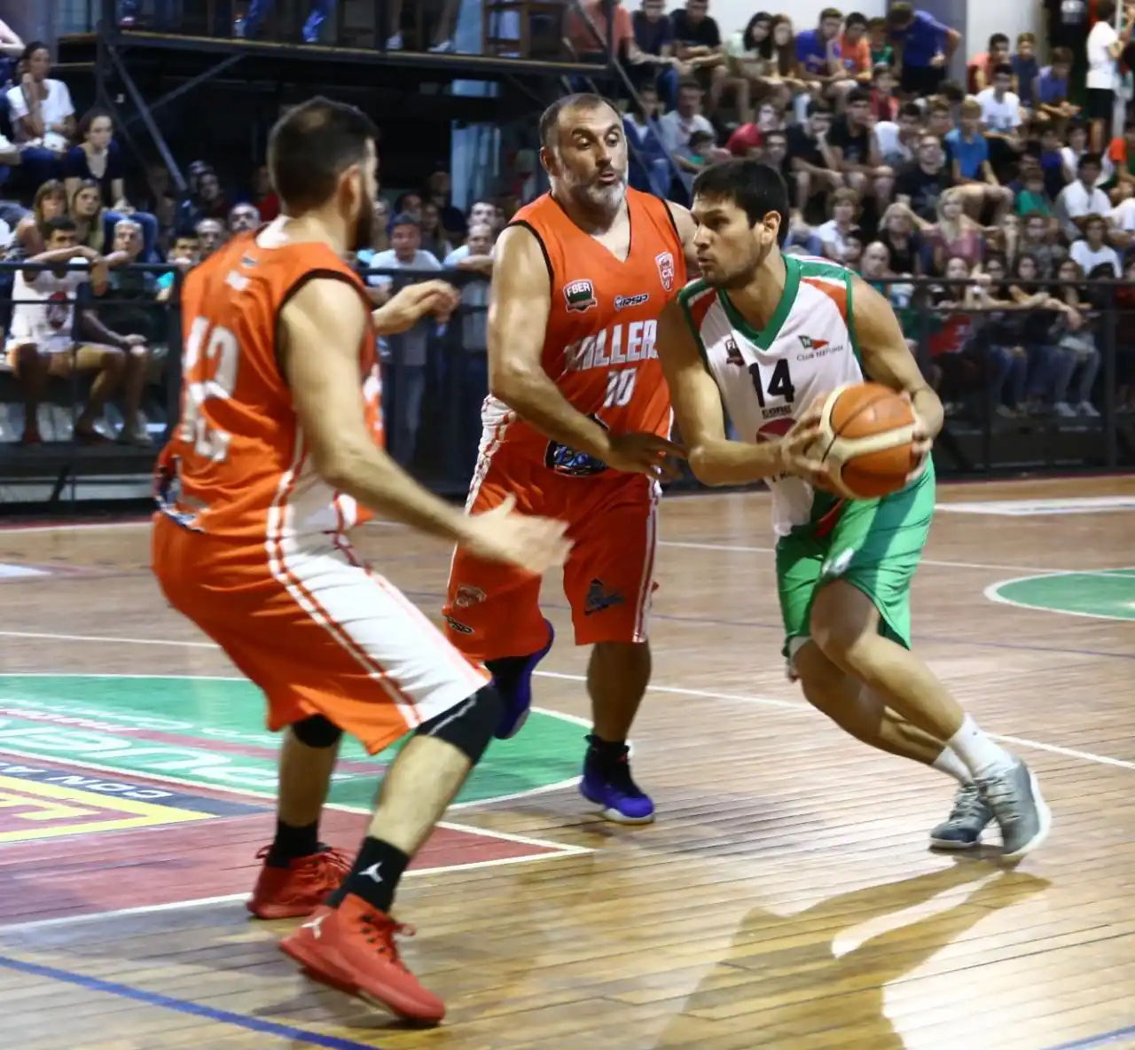 Neptunia cambió a tiempo, le ganó a Talleres y sigue arriba
