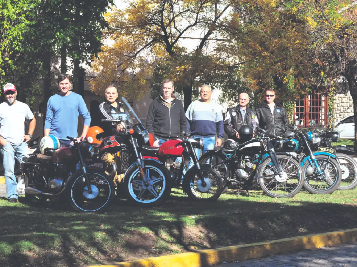 Amacec celebra diez años de pasión por las motos antiguas  