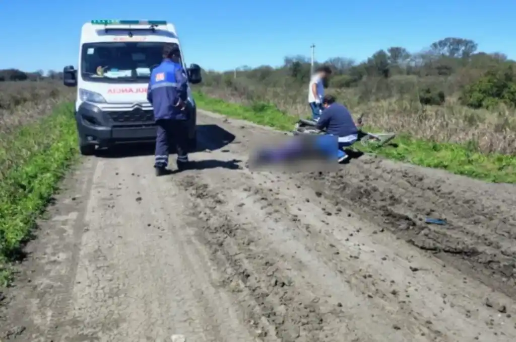 El mismo sábado, a las 13:30 horas, un motociclista perdió la vida en la Ruta Provincial 295 S, a unos 11 km de Villa Ana.