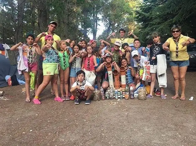 Un grupo tandilense de Scout viajó a la playa y la limpió de colillas y residuos