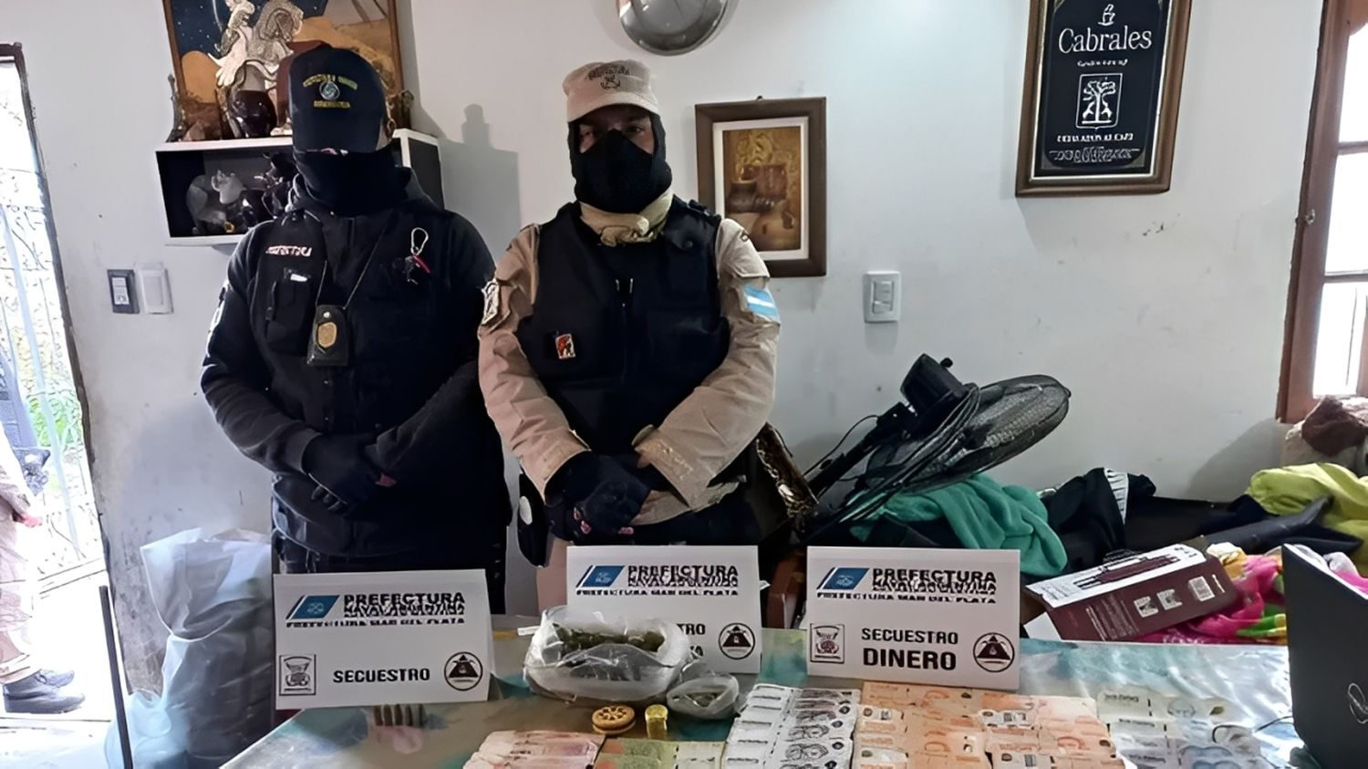 Golpe al narcotráfico en Mar del Plata, con cuatro detenidos, armas y millones de pesos secuestrados