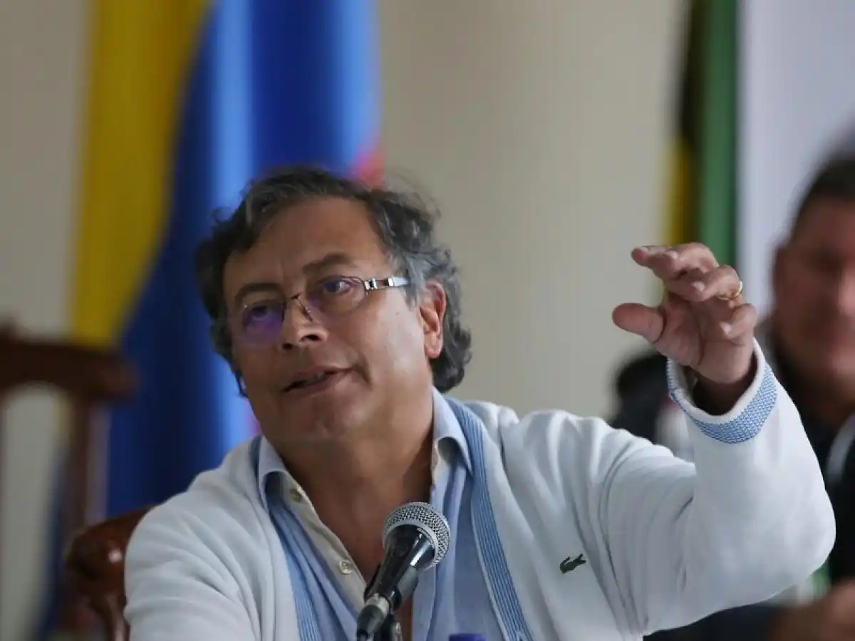 Petro busca ahorrarse 34 mil millones de pesos al reducir su gobierno
