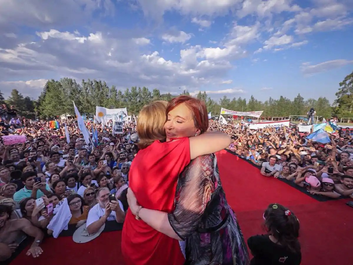 "Ellos nos quieren peleados", dijo Cristina desde Tucumán