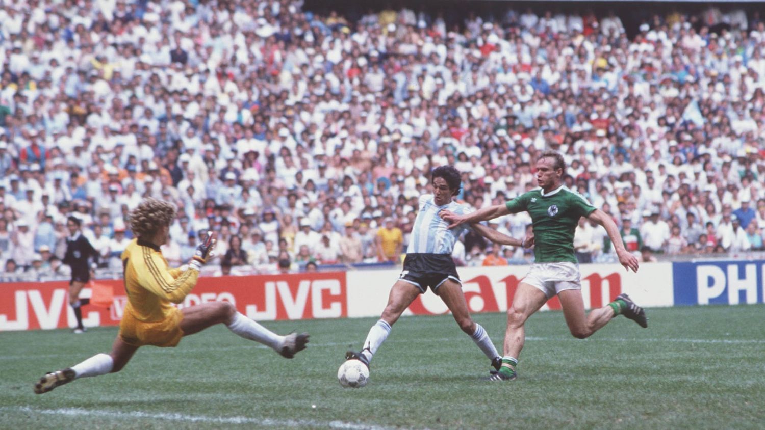 JORGE BURRUCHAGA CAMPEÓN DEL MUNDO CON LA SELECCIÓN ARGENTINA EN MÉXICO 86 e ÍDOLO y CAMPEÓN DE AMÉRICA e INTERCONTINENTAL CON INDEPENDIENTE CUMPLE 62 AÑOS.