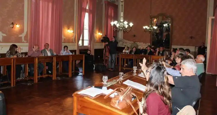 Tras aprobar su presupuesto con errores, el Concejo vuelve a sesionar