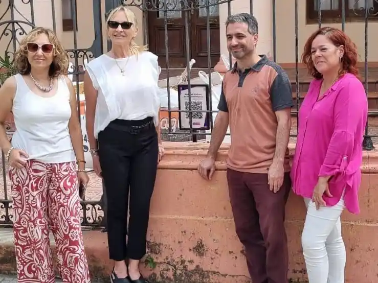 La primera placa con códigos QR en la Sociedad Italiana.