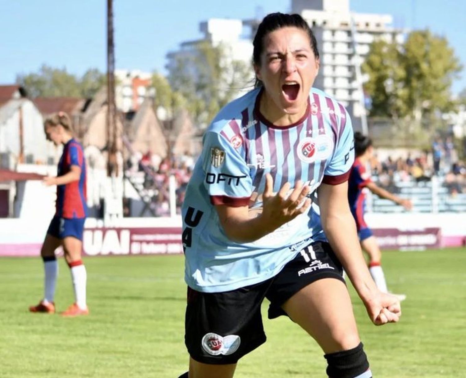 Tres goles de Romina Núñez a El Porvenir