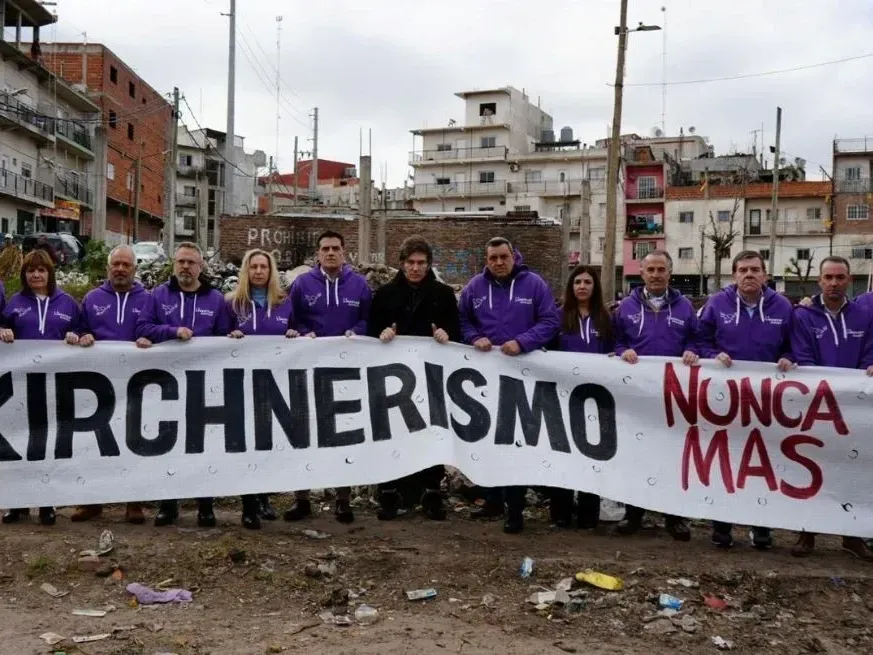 La frase ha sido interpretada por varios sectores como una banalización de la lucha por los derechos humanos.