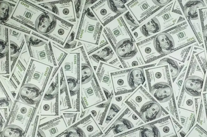 En caso de superar los 100 mil, se paga una tasa del 5% de ese excedente.