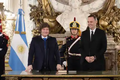 Javier Milei le tomó juramento a Manuel Adorni