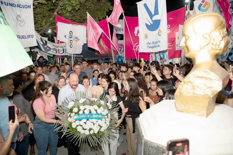 El gobernador Gildo Insfrán encabezó el homenaje a Evita