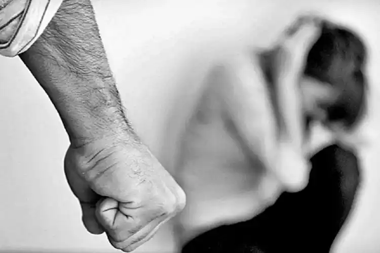 Violencia de género: un hombre agredió físicamente a su pareja y prendió fuego la casa