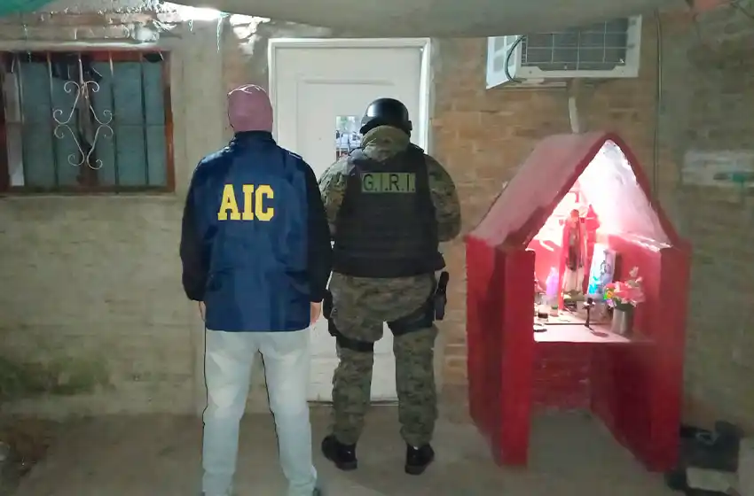 Se entregó uno de los involucrados en el doble crimen en zona sur en el que murió una mujer por balas perdidas