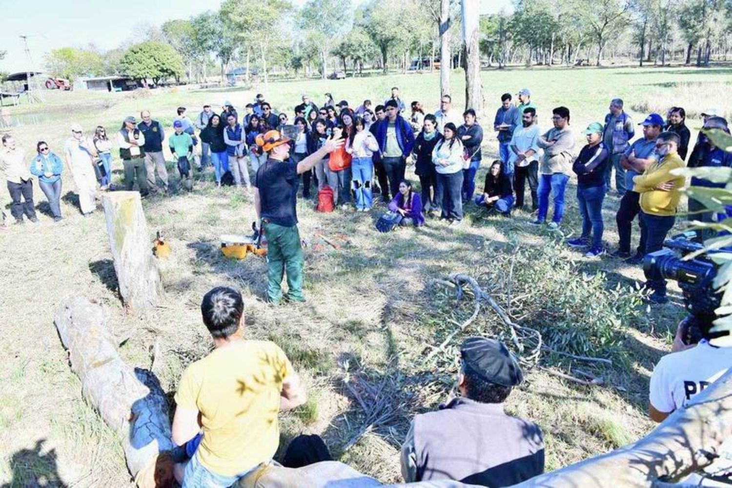 El Ministerio de Producción realizó un 
taller de técnicas para el uso de motosierras