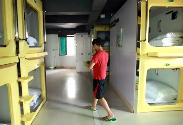 VIDEO: Conocé los hoteles cápsula que utilizan los hinchas de River en Japón 