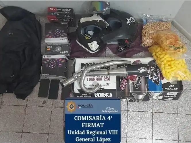 Parte de lo secuestrado a los sospechosos. Crédito: Relaciones Policiales.