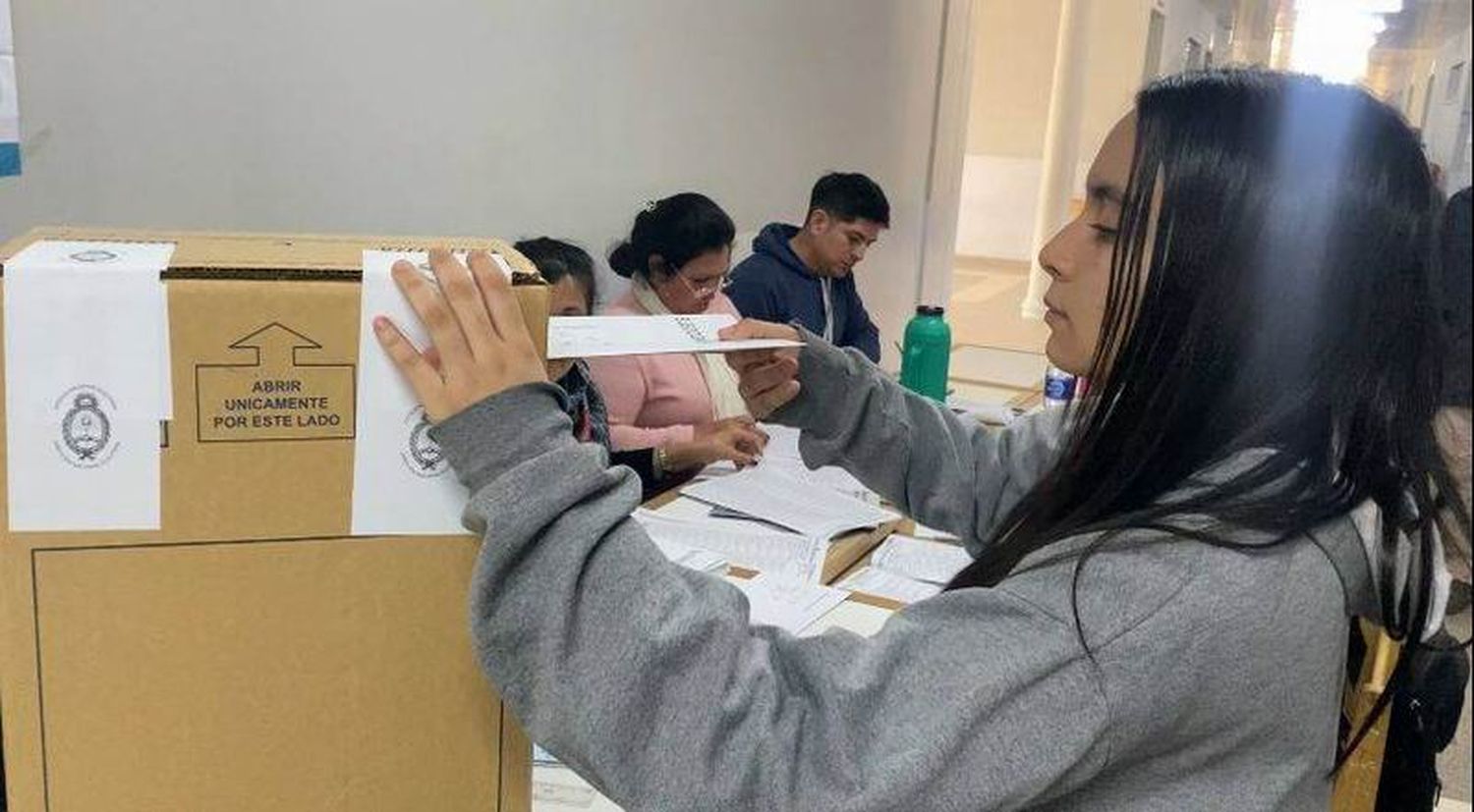 Jóvenes celebraron derecho a 
emitir su voto por primera vez