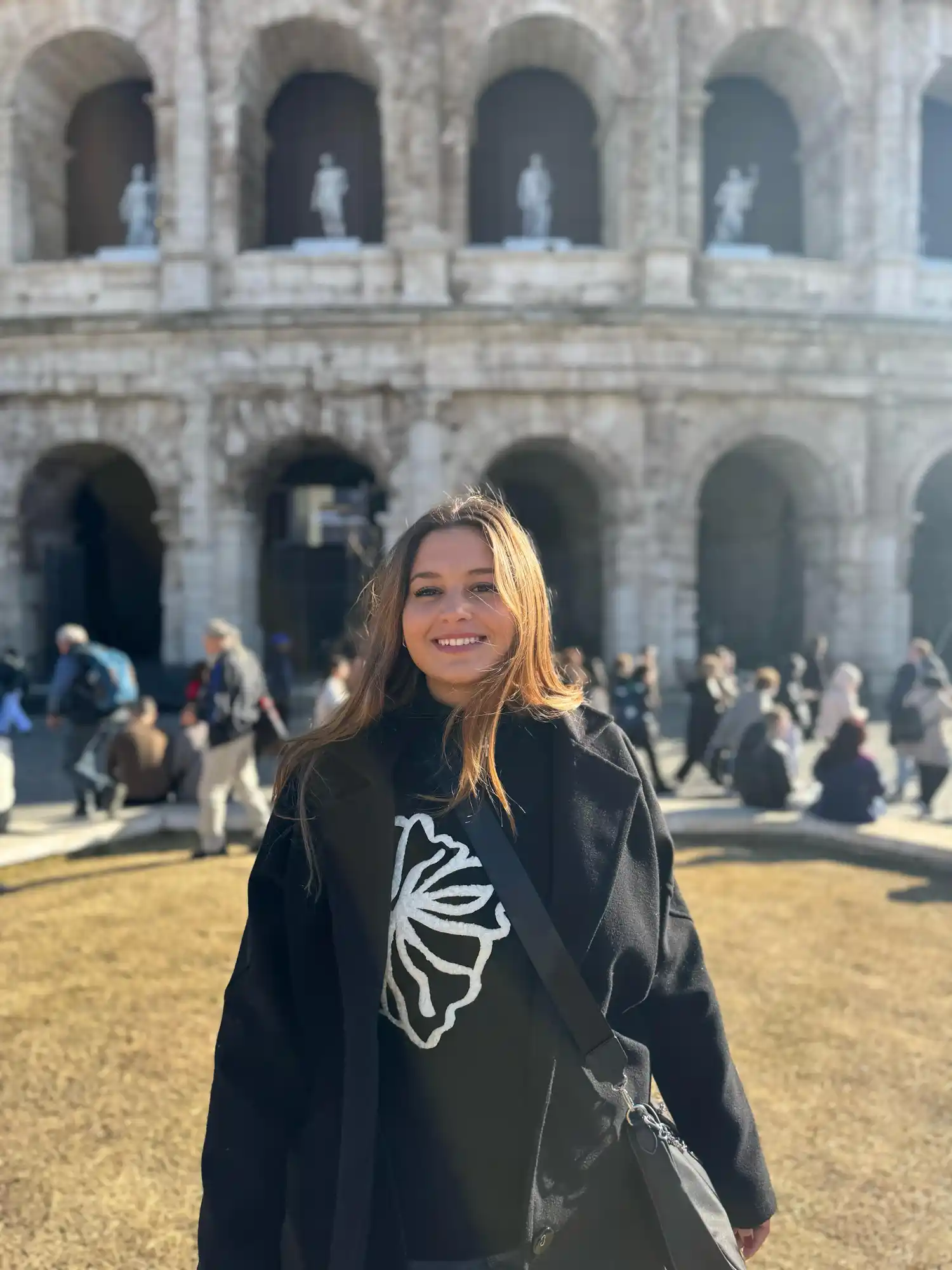 Lara en el Coliseo, Roma - Enero 2025-
